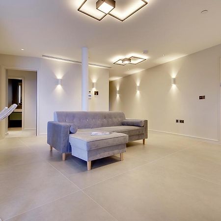 Luxury 3 Bed Flat With Large Terrace, Sea Views And Hot Tub Lägenhet Canford Cliffs Exteriör bild