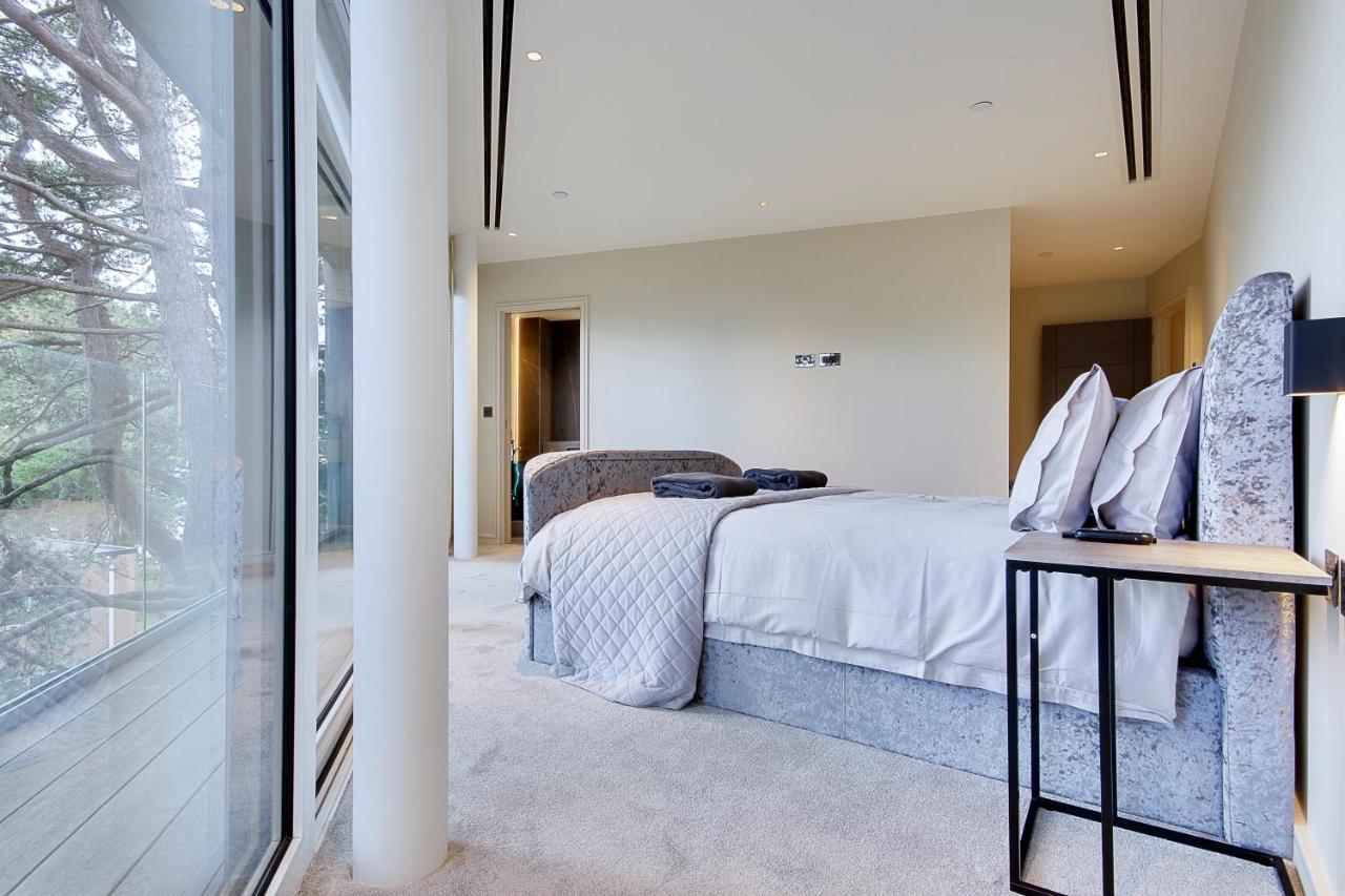 Luxury 3 Bed Flat With Large Terrace, Sea Views And Hot Tub Lägenhet Canford Cliffs Exteriör bild