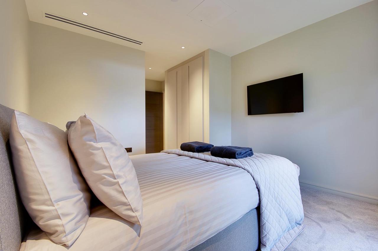 Luxury 3 Bed Flat With Large Terrace, Sea Views And Hot Tub Lägenhet Canford Cliffs Exteriör bild