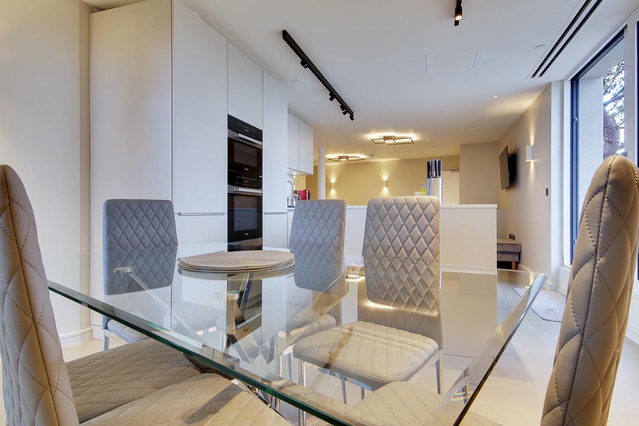 Luxury 3 Bed Flat With Large Terrace, Sea Views And Hot Tub Lägenhet Canford Cliffs Exteriör bild