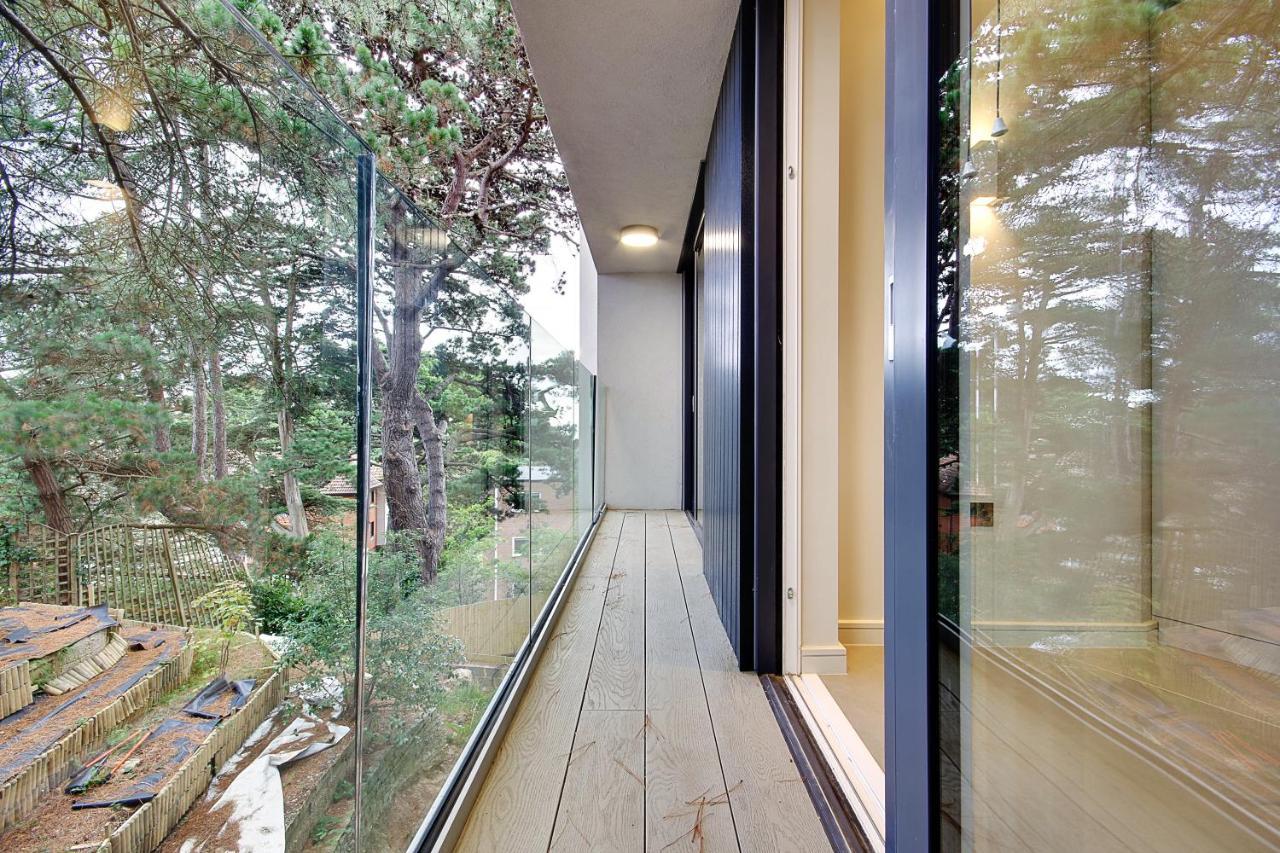 Luxury 3 Bed Flat With Large Terrace, Sea Views And Hot Tub Lägenhet Canford Cliffs Exteriör bild