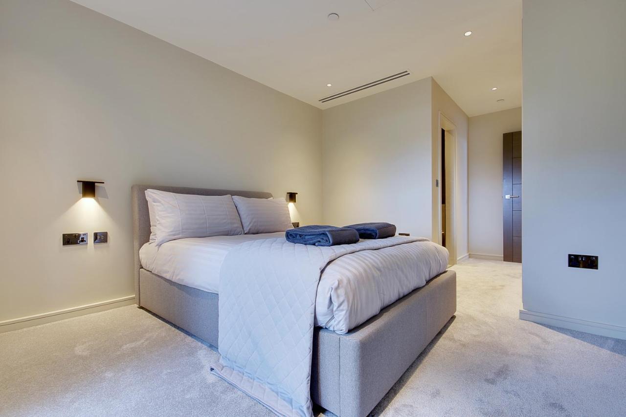 Luxury 3 Bed Flat With Large Terrace, Sea Views And Hot Tub Lägenhet Canford Cliffs Exteriör bild