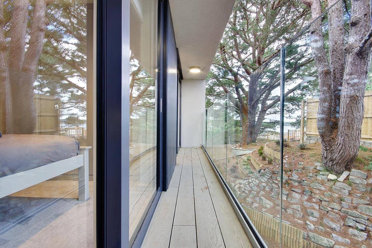 Luxury 3 Bed Flat With Large Terrace, Sea Views And Hot Tub Lägenhet Canford Cliffs Exteriör bild
