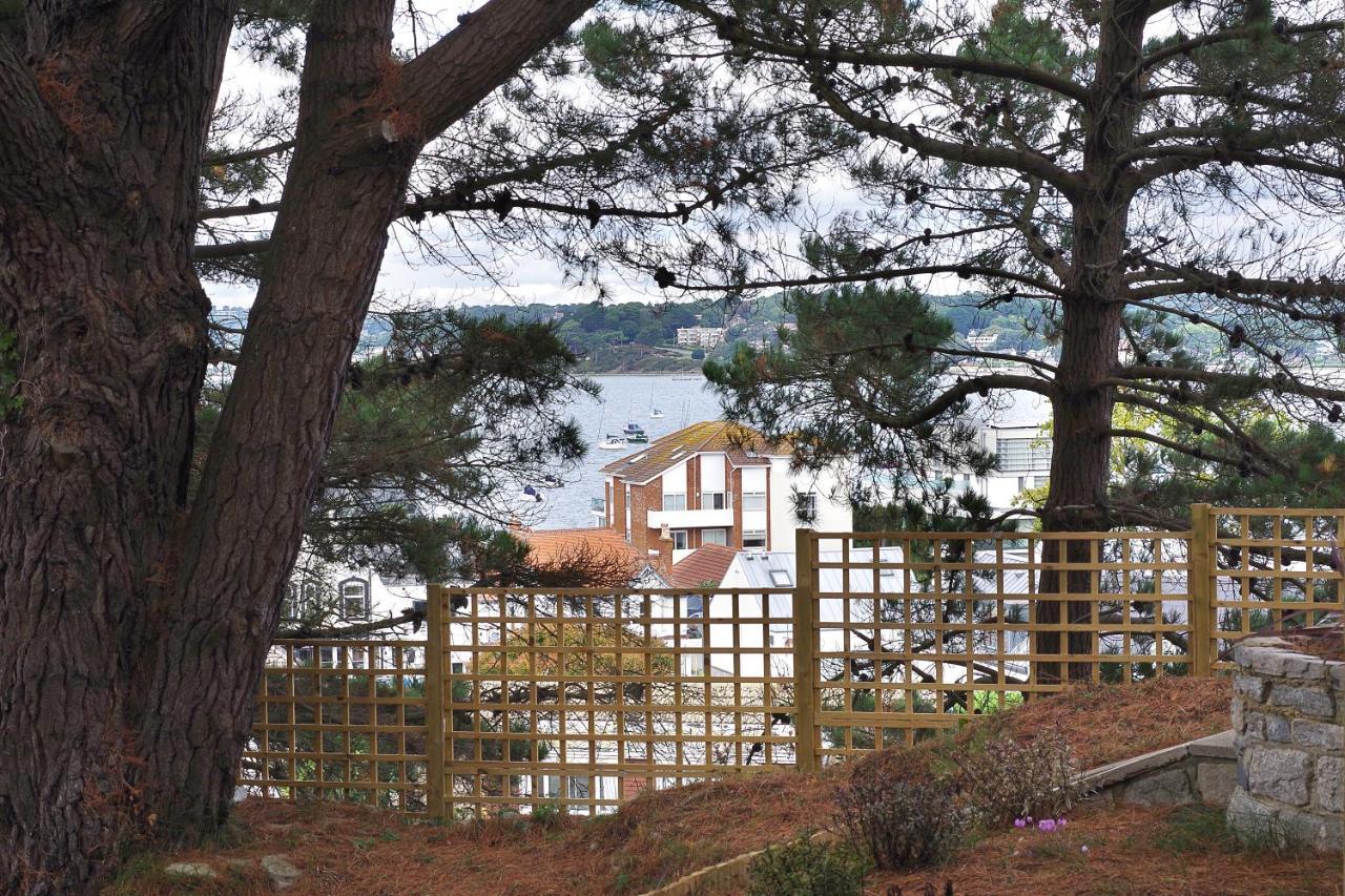 Luxury 3 Bed Flat With Large Terrace, Sea Views And Hot Tub Lägenhet Canford Cliffs Exteriör bild