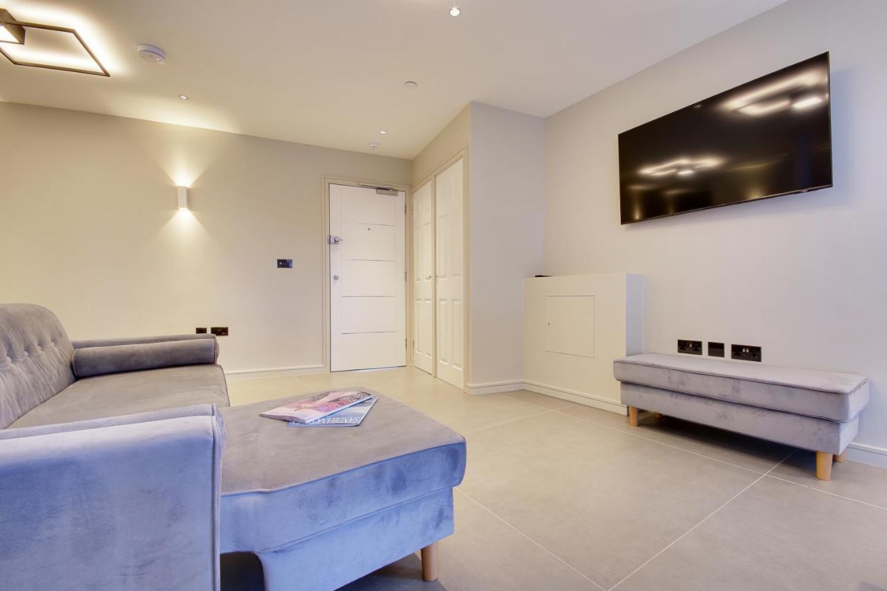 Luxury 3 Bed Flat With Large Terrace, Sea Views And Hot Tub Lägenhet Canford Cliffs Exteriör bild