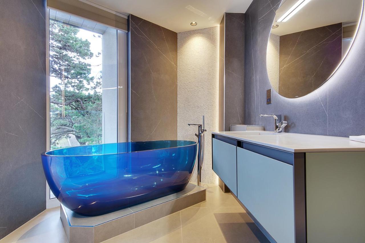 Luxury 3 Bed Flat With Large Terrace, Sea Views And Hot Tub Lägenhet Canford Cliffs Exteriör bild